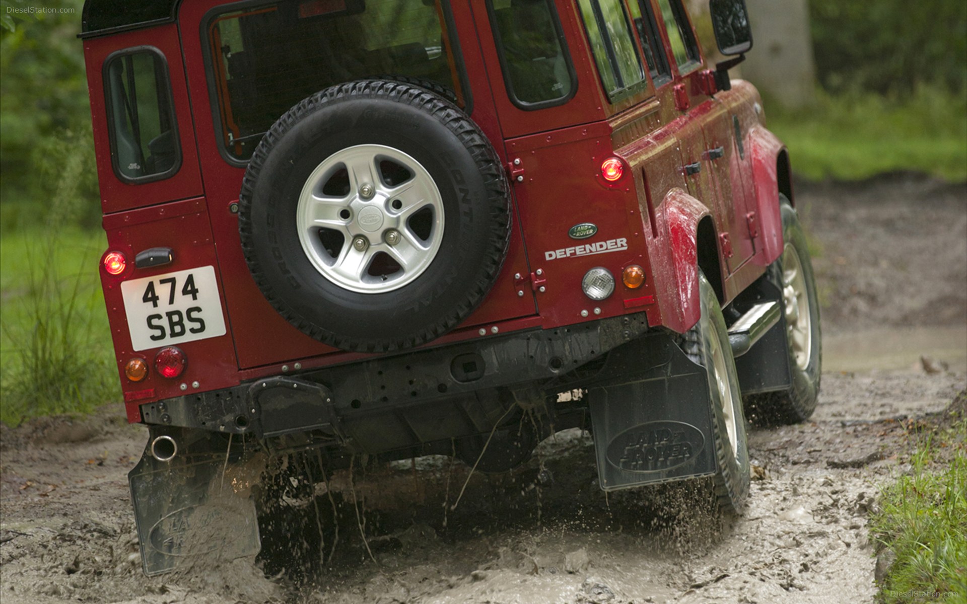 Land Rover Defender 2013